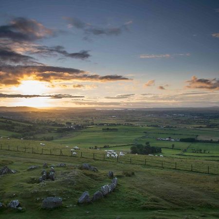 Loughcrew Megalithic Hostel Millbrook エクステリア 写真