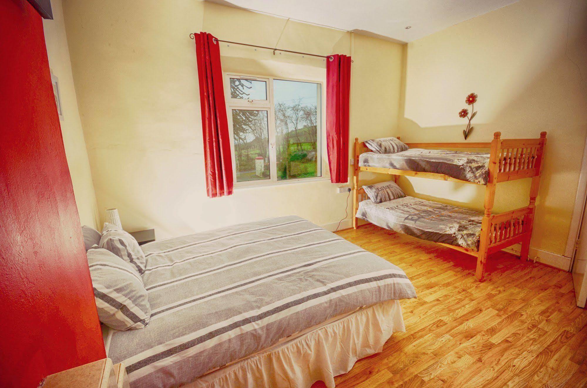 Loughcrew Megalithic Hostel Millbrook エクステリア 写真